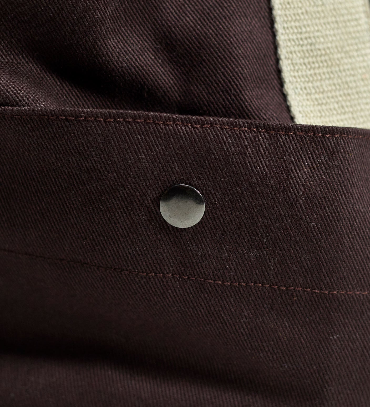 Press-stud fastenings to secure the spacious external pockets of the dark plum Uskees #0401 basin bag in cotton drill.