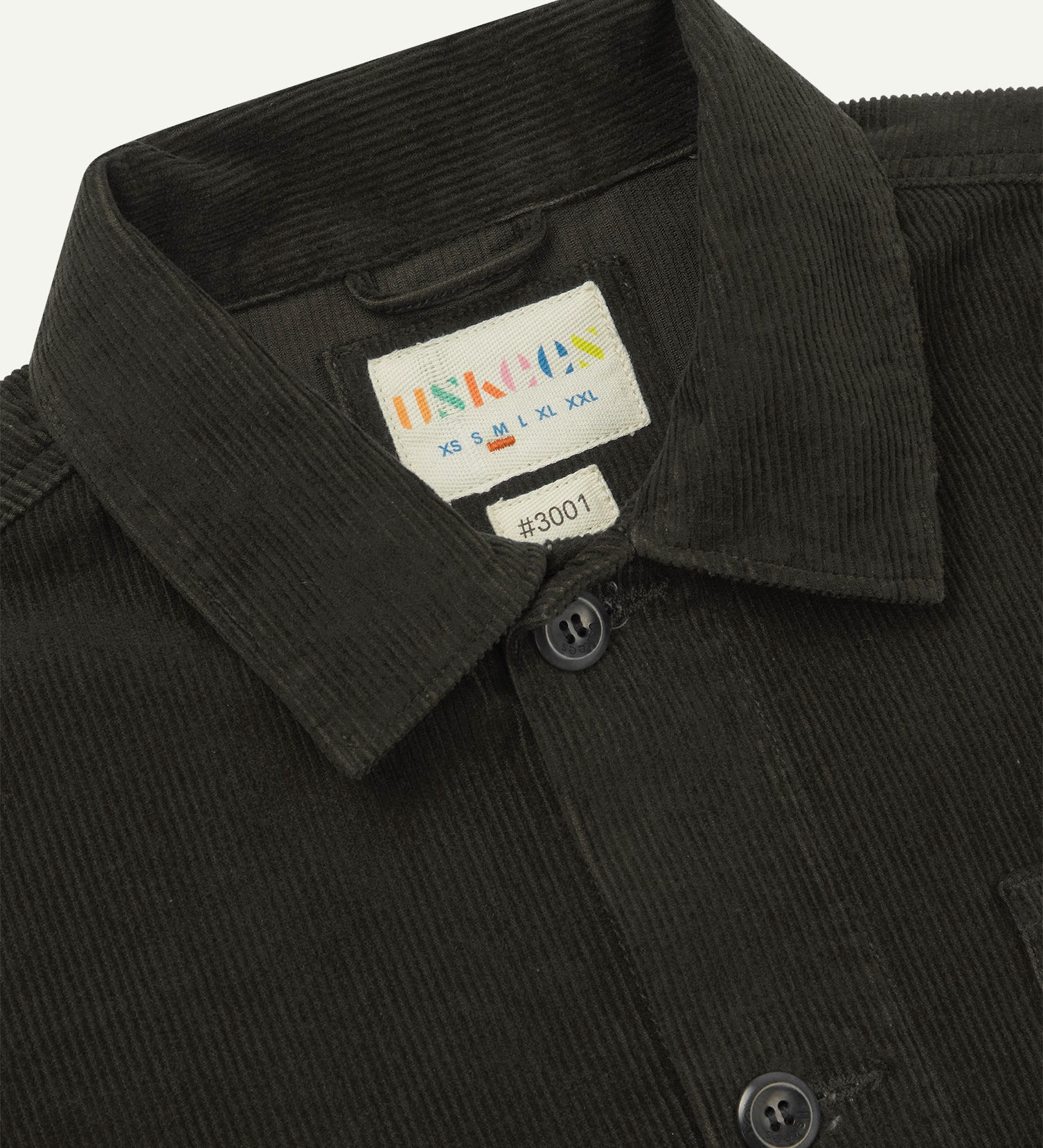 size label, collar and hanging loop.