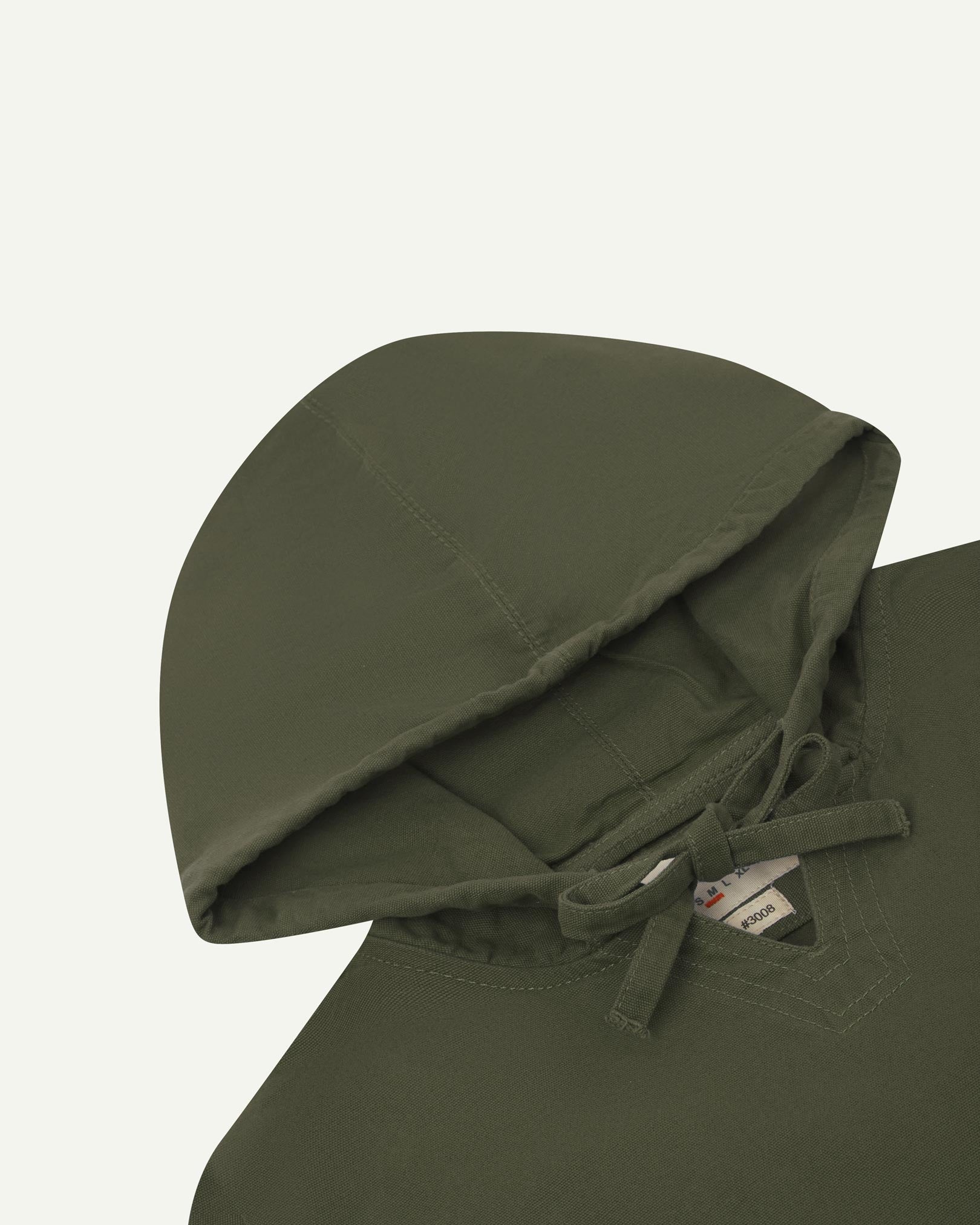 Closer look at the hood of the Uskees organic cotton smock in vine green showing hood, hood drawstring and quadruply stitched neck area.