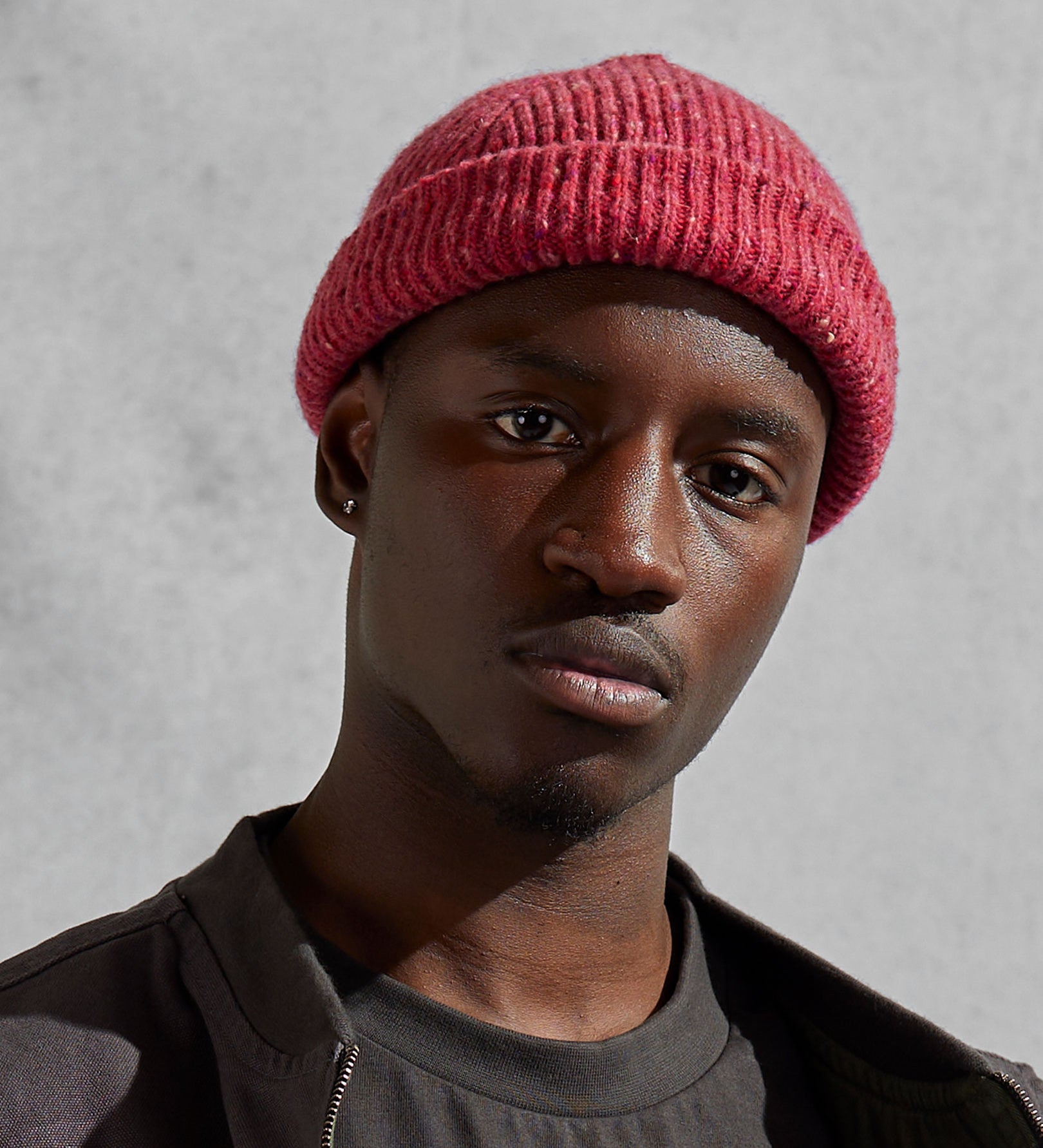 Model wearing the 4003 magenta donegal wool hat from Uskees.