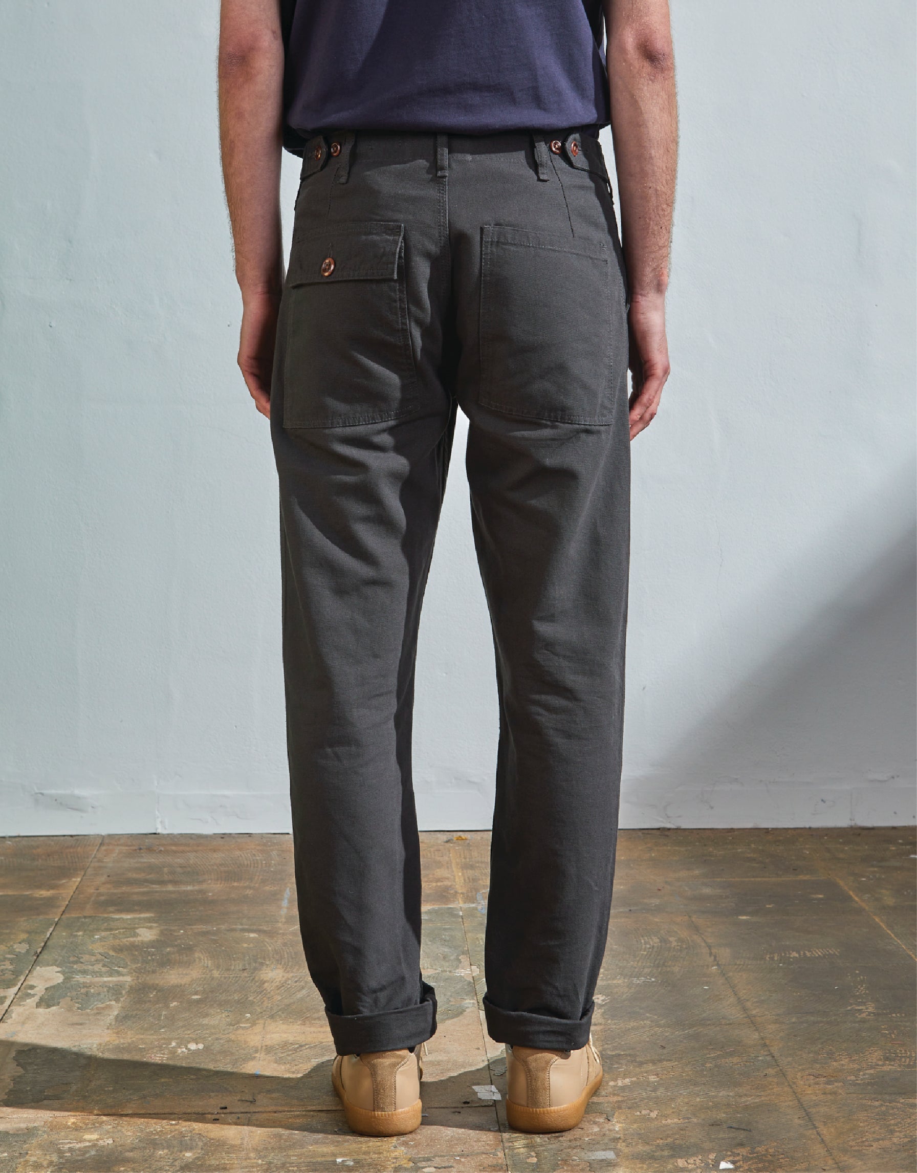 5005-charcoal-pants-model-back-hp.jpg