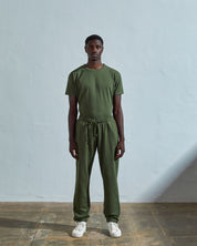 Full-length front view of model wearing #7009 coriander-coloured medium weight basic jogging pants from Uskees.