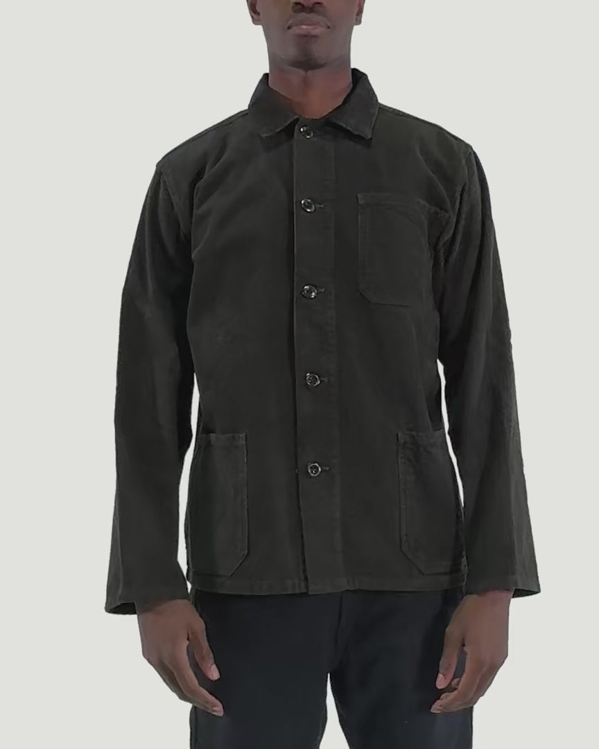 Fitting guide demonstration for the Uskees #3001 corduroy overshirt in faded black