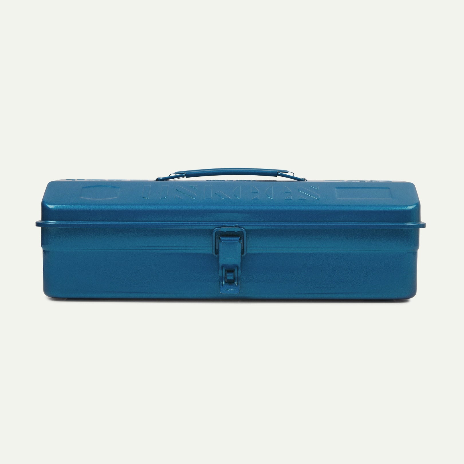 Lengthways view of blue Toyo steel toolbox from Uskees showing handle and lock.